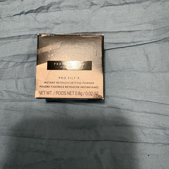 Fenty Beauty Retouch Setting Powder Mini - Picture 1 of 3